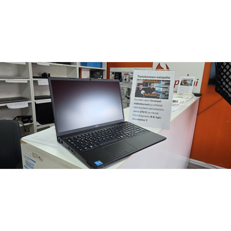 kunnostettu 1v takuu  Fujitsu LifeBook A3511 15.6" i3-1115G4 / 16 Gt / 256 Gt SSD / FullHD / Win11Pro