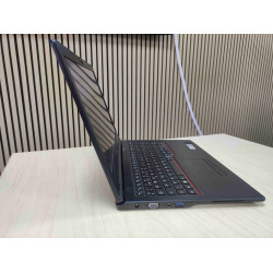 Fujitsu LifeBook E5510 Kunnostettu 15" / i5-10210U / 16 Gt / 256 Gt SSD / FullHD / Win11