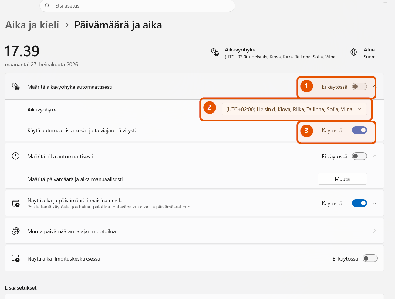 Windows 11:n manuaalisen aikavyöhykkeen valinta ja automaattinen kesä- ja talviaika korostettuina
